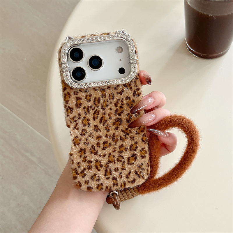 Phone Cases 13 - Luksusowe, pluszowe etui na telefon z