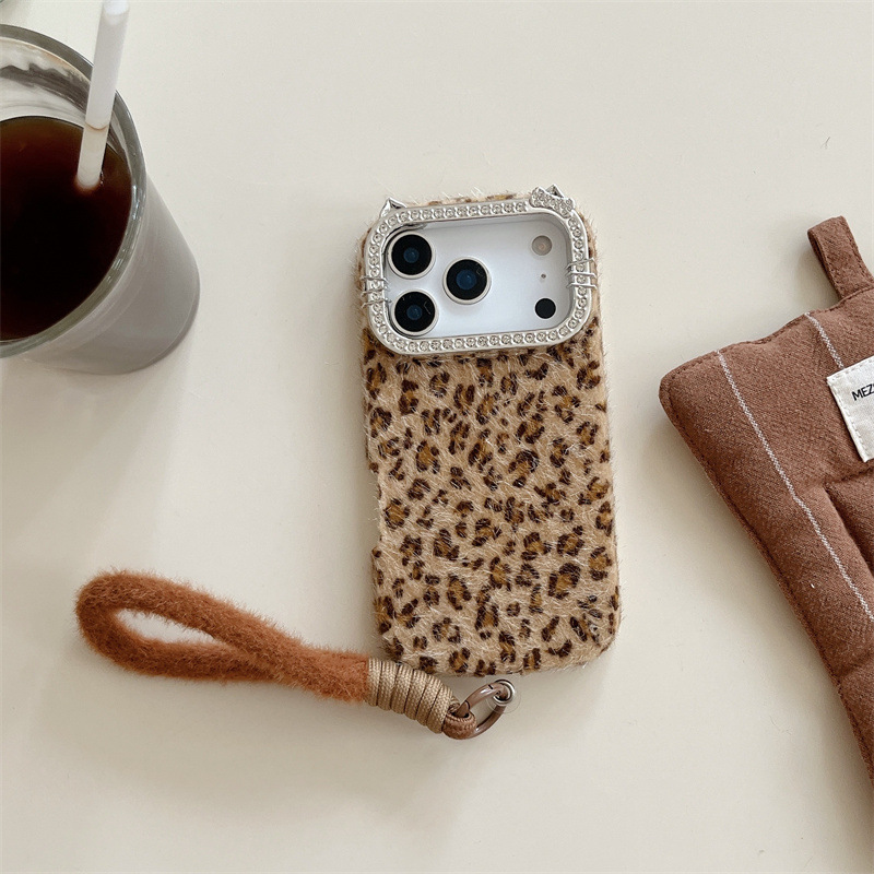 Luksusowe, pluszowe etui na te – Phone Cases 13 recenzja i cena
